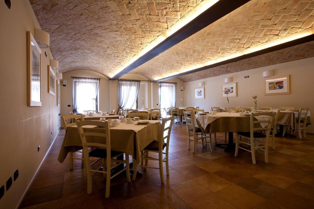 拉龙达尼纳酒店 Castelnuovo Fogliani 外观 照片